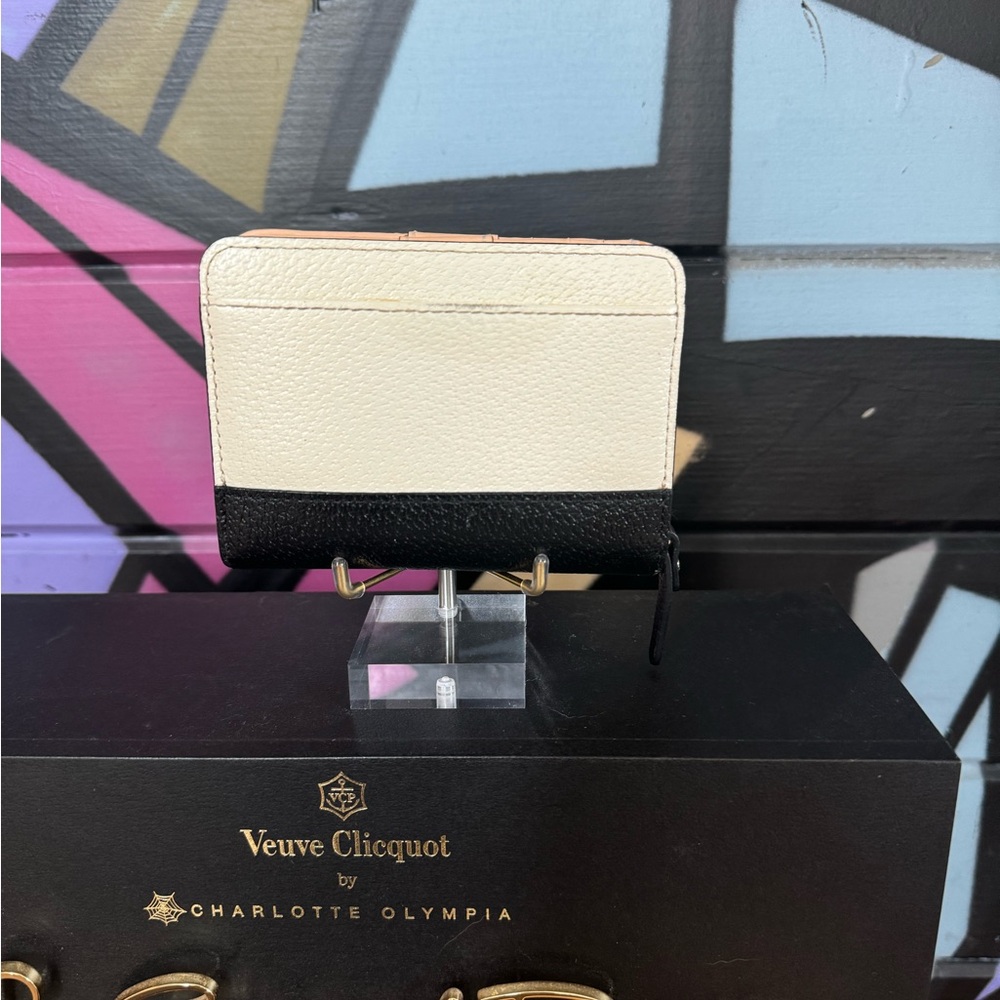 GUC kate Spade Black and Cream bifold wallet, retails $118 - Picture 10 of 10